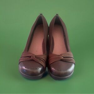 Clarks Cloudsteppers Esklea Women’s Brown Comfort Flats Slip On Shoes Size 10M